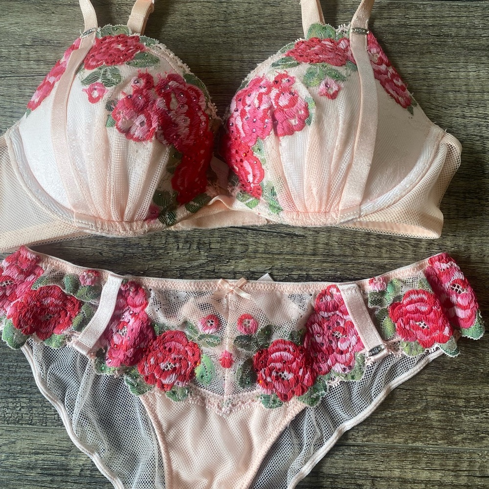 Victoria’s Secret Floral Embroidered Lingerie Set - Pink and Green Size 32C/M - Picture 17 of 17